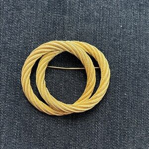 Gold Twisted Rope Brooch